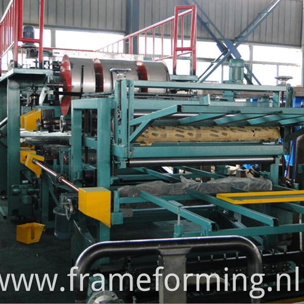 EPS sandwich panel roll forming machine